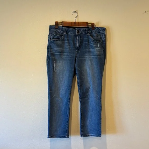 Democracy Mid-Wash Ankle Jeans - Picture 1 of 8